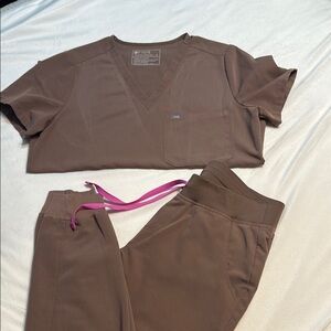 Figs Brown Scrub Set with Pink Accent